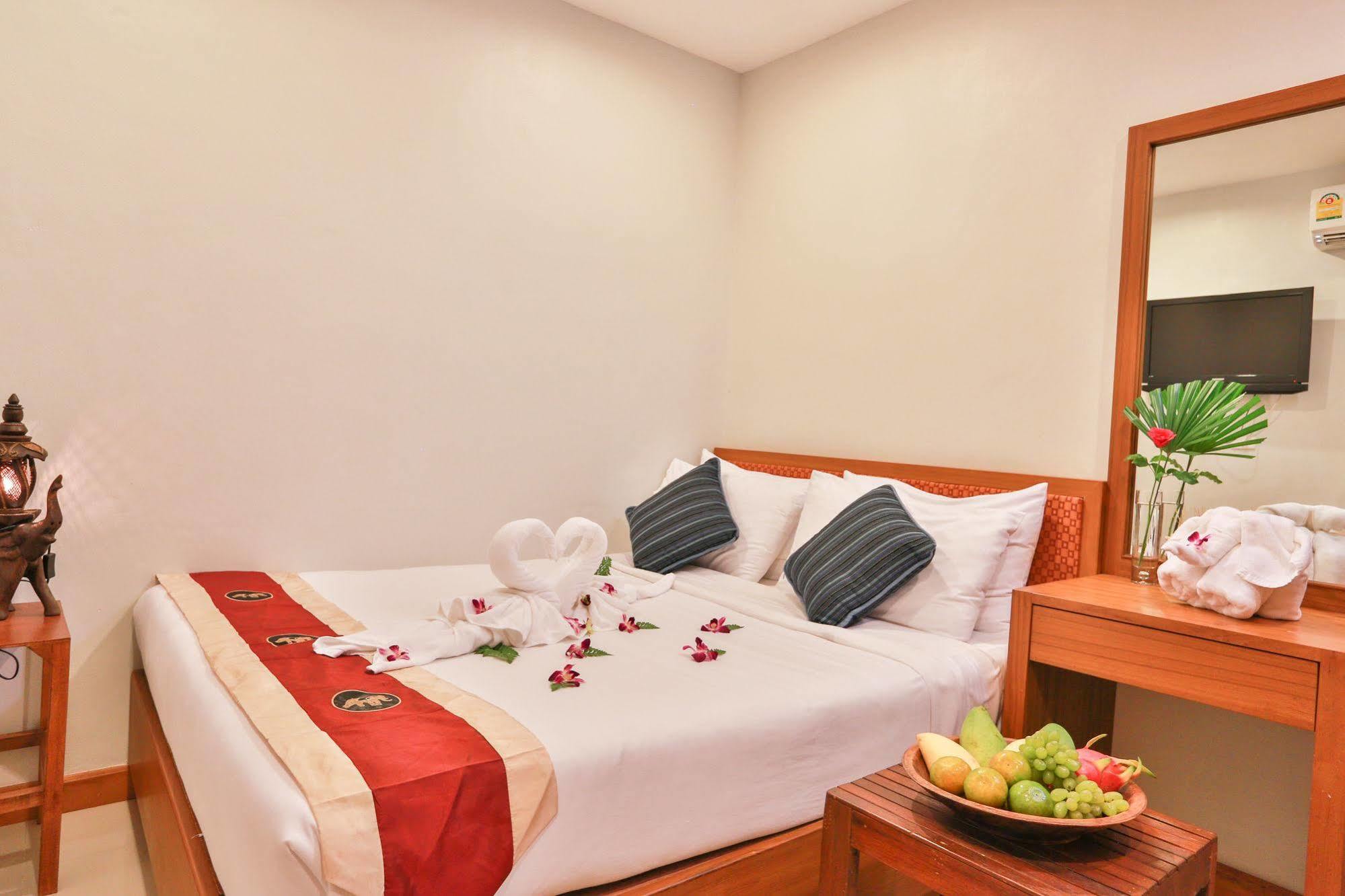 Hip Yaya Residences Patong Eksteriør billede