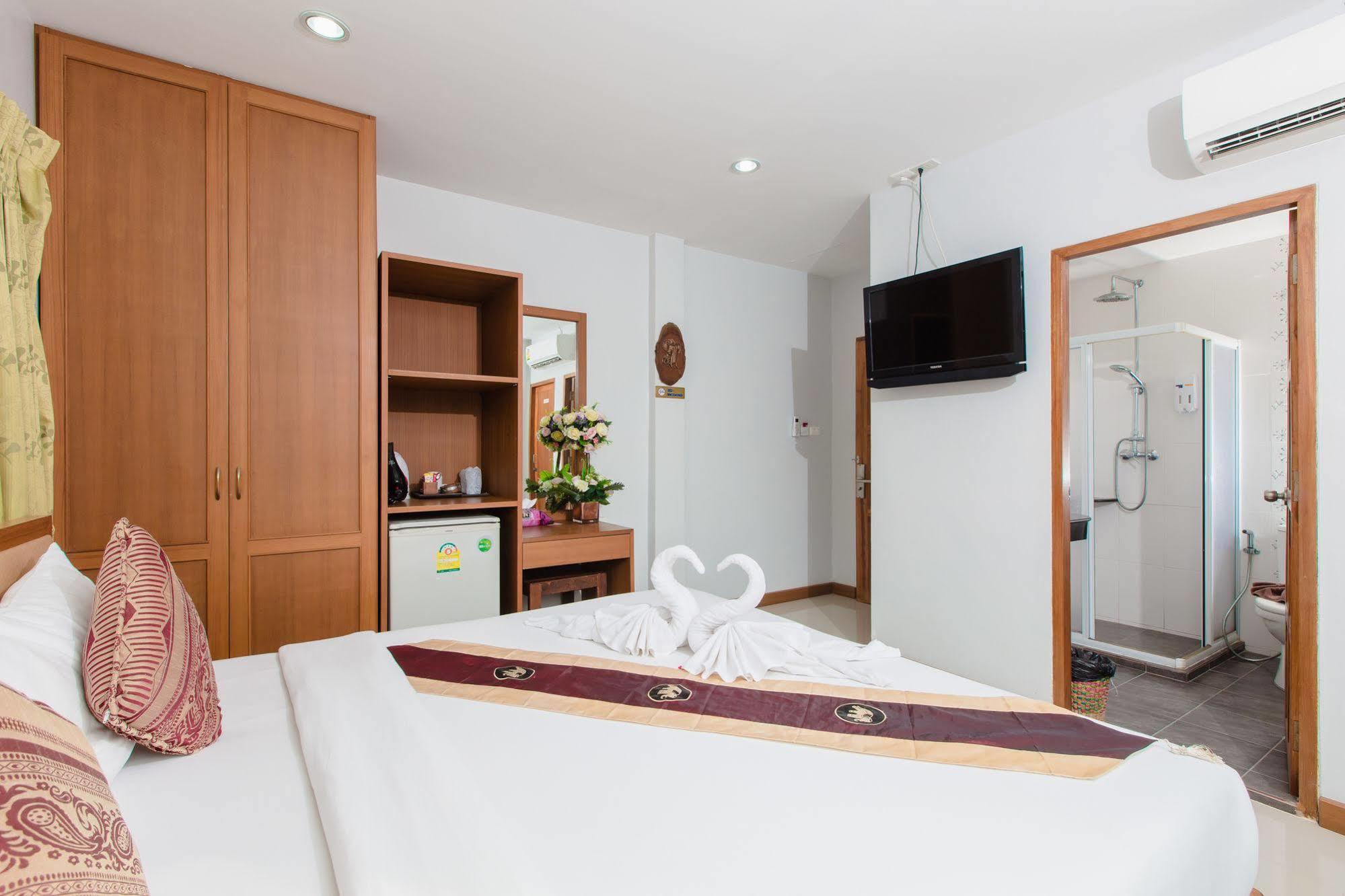 Hip Yaya Residences Patong Eksteriør billede