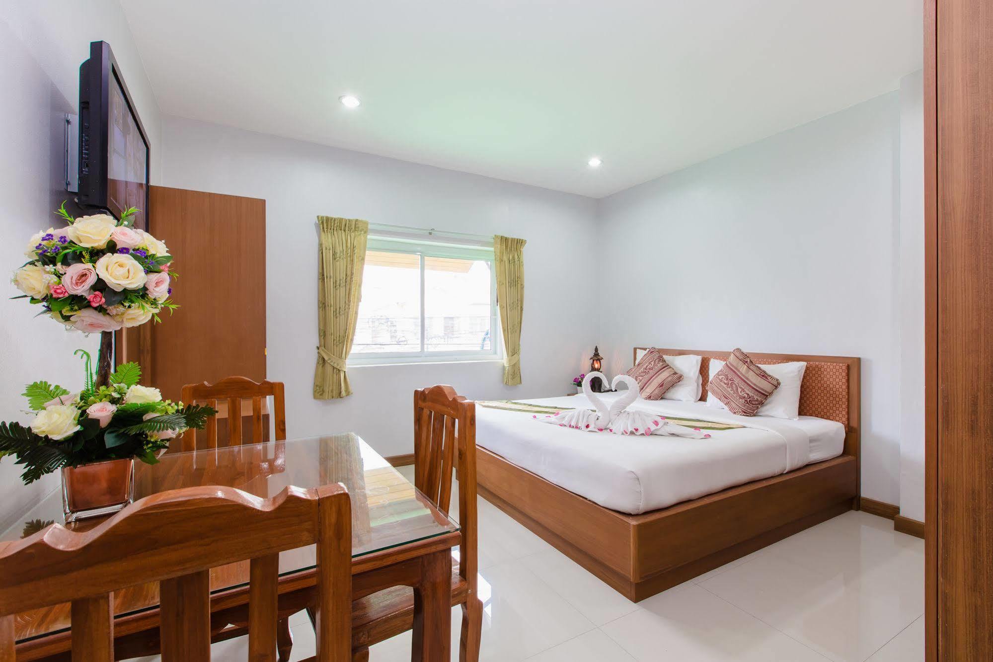 Hip Yaya Residences Patong Eksteriør billede