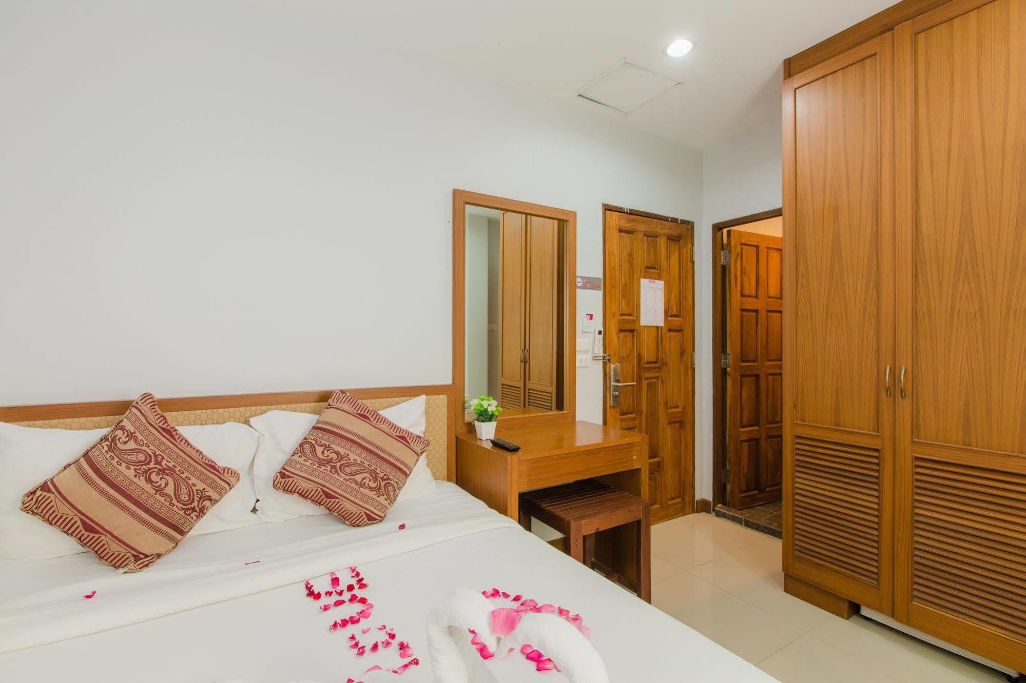Hip Yaya Residences Patong Eksteriør billede