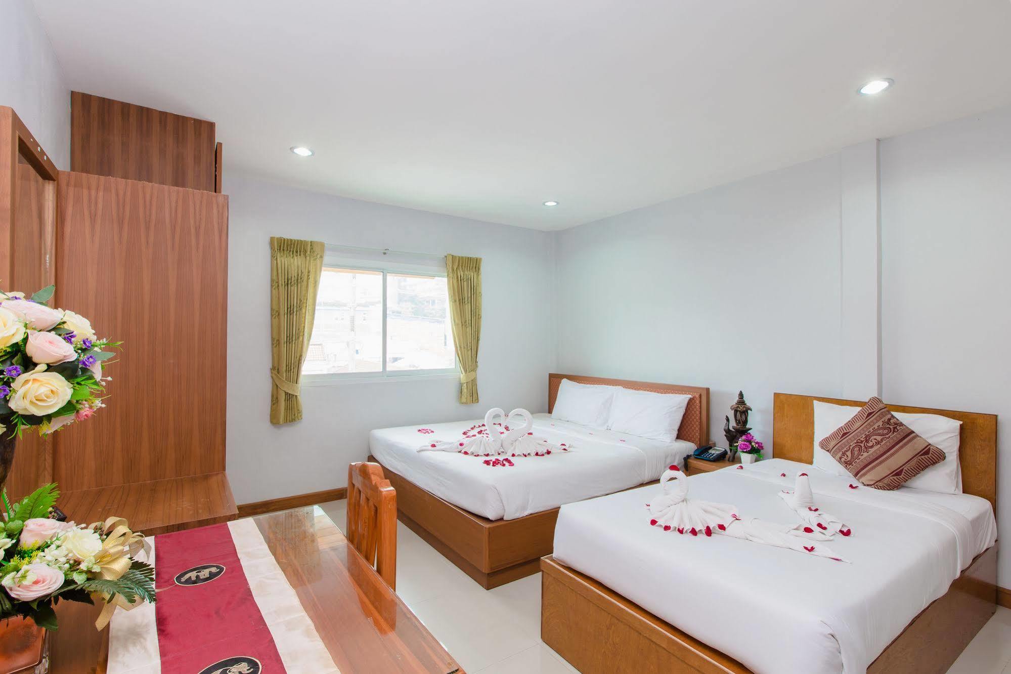 Hip Yaya Residences Patong Eksteriør billede